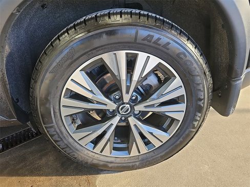 Used 2021 Nissan Rogue SV w/ Premium Package image 32