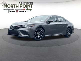 Used 2022 Toyota Camry SE image 1