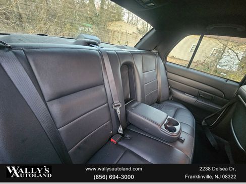 Used 2003 Ford Crown Victoria LX image 12