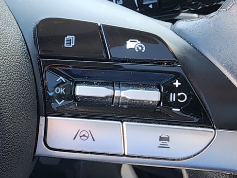 Used 2024 Hyundai Elantra Limited FWD image 13