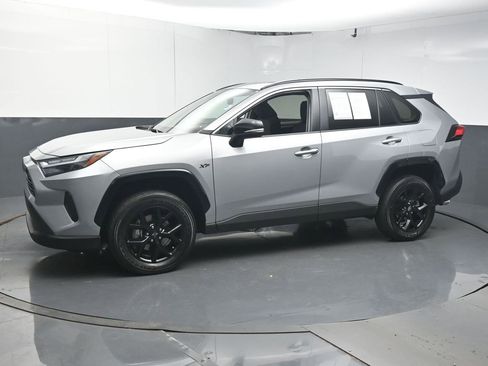 Used 2022 Toyota RAV4 XLE image 4