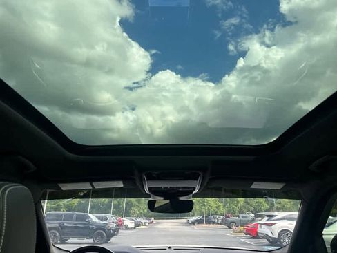 Used 2019 Land Rover Range Rover Velar R-Dynamic SE AWD/4WD image 30