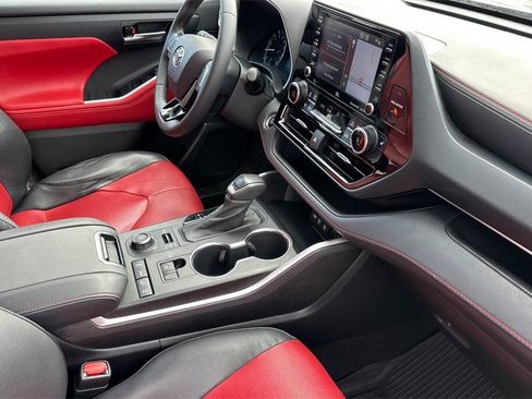 Used 2021 Toyota Highlander XSE image 17