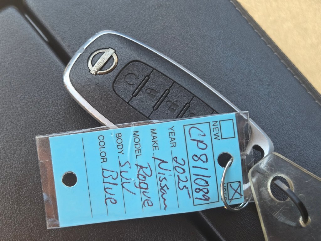 Used 2025 Nissan Rogue SV FWD image 29