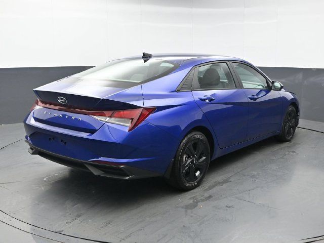Used 2023 Hyundai Elantra SEL FWD image 5