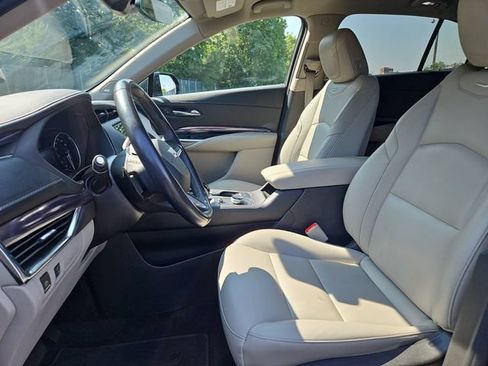 Certified 2022 Cadillac XT4 Luxury w/ Cold Weather Package FWD image 23