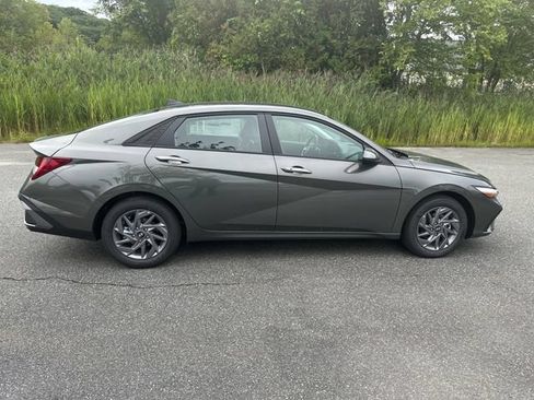 New 2026 Hyundai Elantra Hybrid FWD image 6