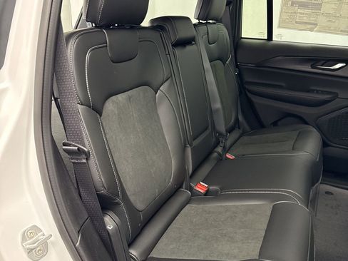 New 2025 Jeep Grand Cherokee Altitude AWD/4WD image 32