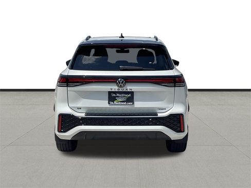 New 2025 Volkswagen Tiguan SE R-Line image 6