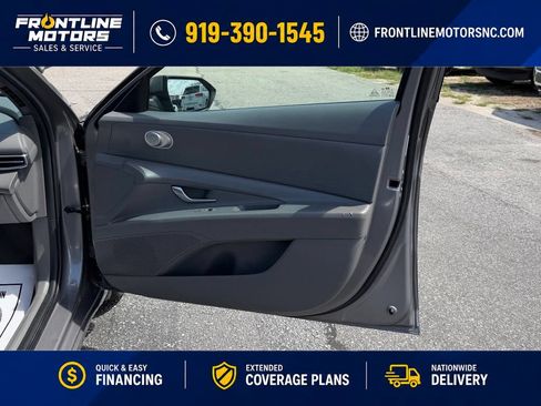Used 2022 Hyundai Elantra SE FWD image 11