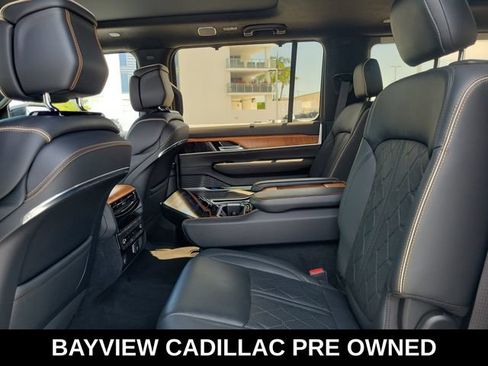 Used 2022 Jeep Grand Wagoneer Series III w/ HD Trailer Tow Package AWD/4WD image 15