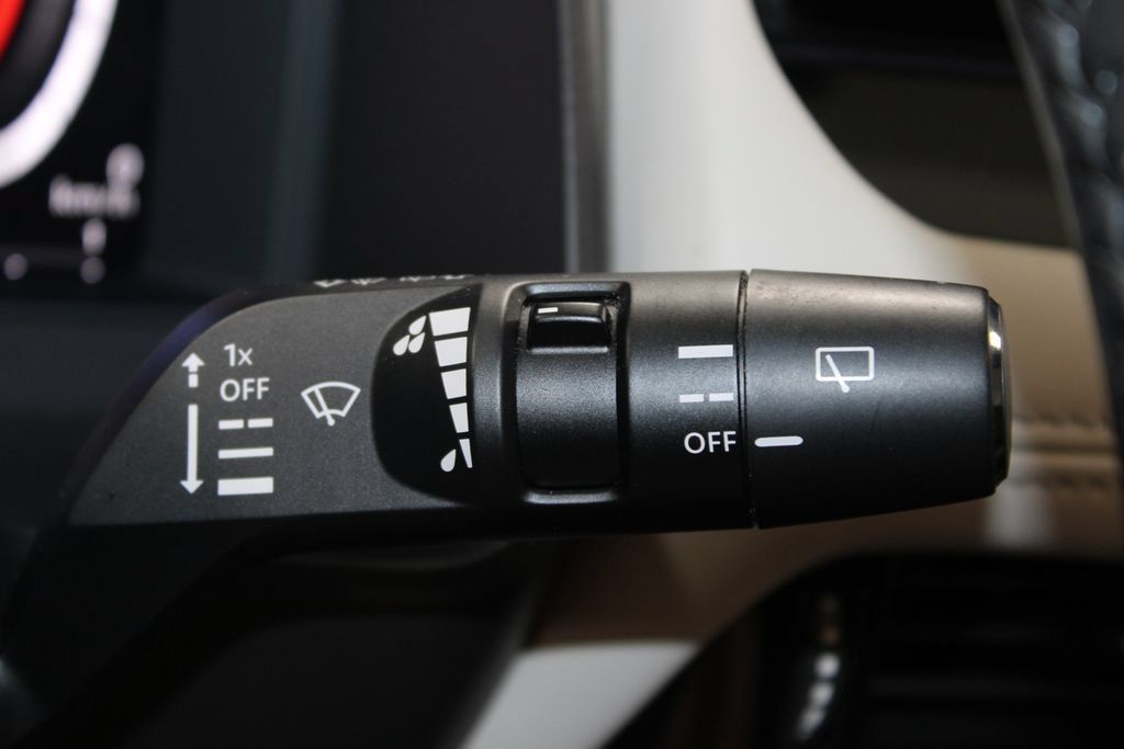 Used 2024 Nissan Rogue SL FWD image 37