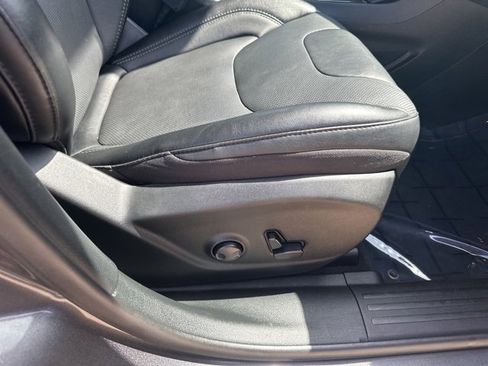 Used 2023 Jeep Cherokee Altitude Lux image 30