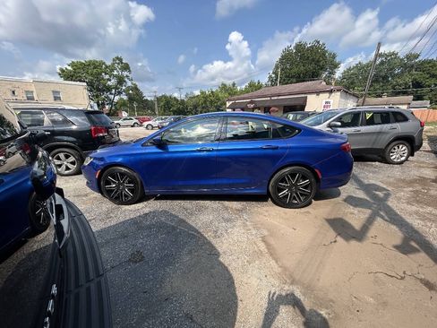 Used 2016 Chrysler 200 S w/ Comfort Group FWD image 4