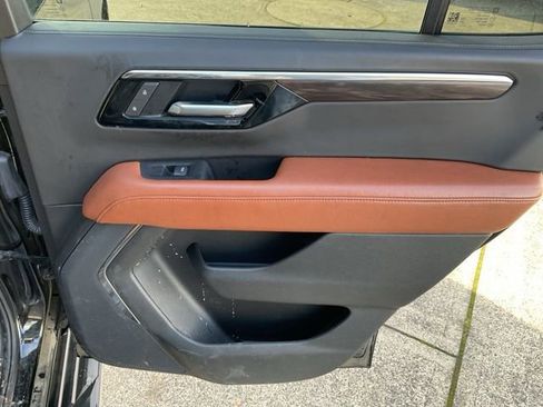 Used 2025 Chevrolet Tahoe LS image 30