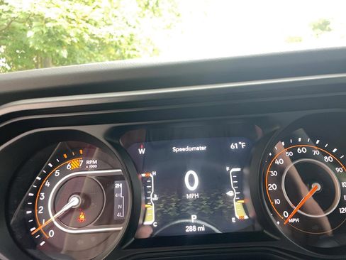 Used 2025 Jeep Wrangler Unlimited Sahara image 6