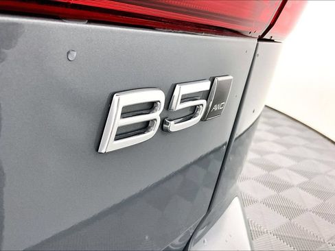 Used 2024 Volvo XC60 B5 Core AWD/4WD image 14