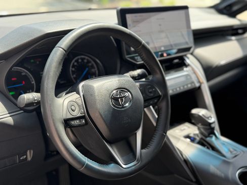 Used 2024 Toyota Venza XLE AWD/4WD image 23