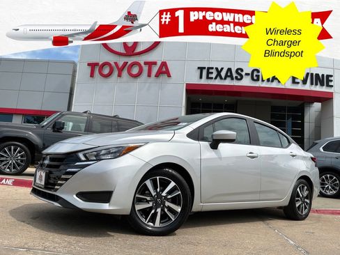 Used 2025 Nissan Versa SV FWD image 1
