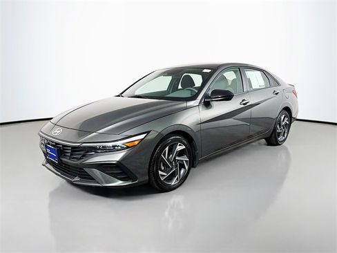 Certified 2025 Hyundai Elantra Sport image 2