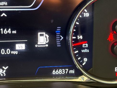 Used 2021 GMC Acadia Denali w/ Denali Technology Package FWD image 31