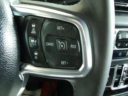 Certified 2025 Jeep Wrangler Unlimited Sahara w/ Safety Group AWD/4WD image 22