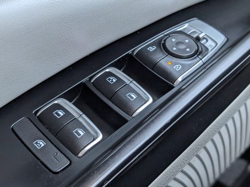 Used 2023 Kia Carnival LX image 21