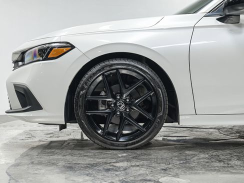 Used 2024 Honda Civic Sport image 3