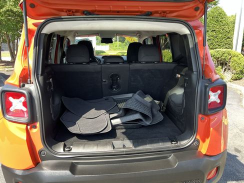 Used 2017 Jeep Renegade Latitude w/ Popular Equipment Group FWD image 28