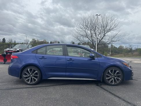 Used 2020 Toyota Corolla SE FWD image 3