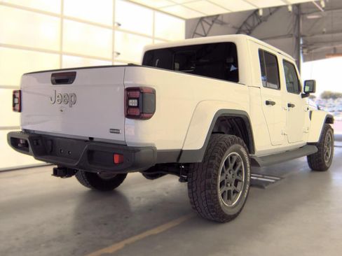 Used 2020 Jeep Gladiator Overland AWD/4WD image 3