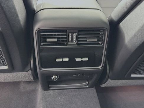 Certified 2025 Porsche Cayenne AWD/4WD image 26