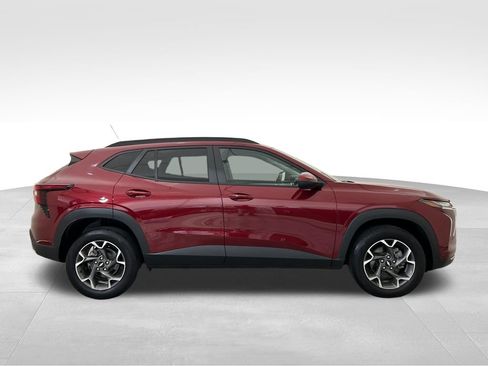 Used 2024 Chevrolet Trax LT w/ Driver Confidence Package FWD image 6