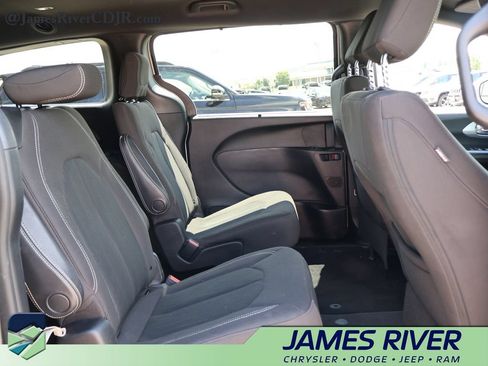 Used 2019 Chrysler Pacifica Touring Plus w/ Advanced Safetytec Group FWD image 10