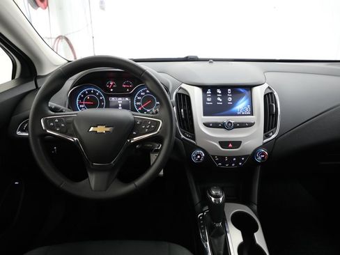 Used 2017 Chevrolet Cruze LS w/ LS Fleet Convenience Package FWD image 2