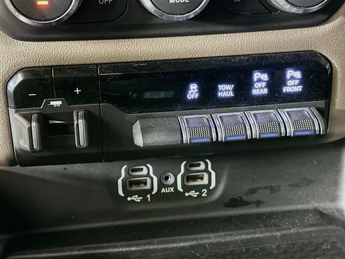 Used 2020 RAM 1500 Laramie AWD/4WD image 25