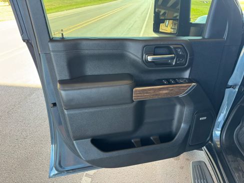 Used 2020 Chevrolet Silverado 2500 High Country w/ Technology Package image 12