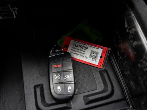 Used 2023 Dodge Durango R/T w/ Hemi Orange Plus Package image 30