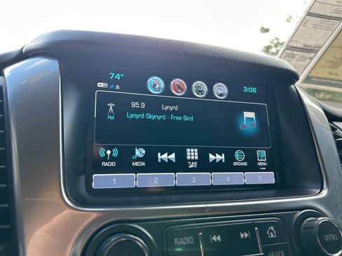 Used 2020 Chevrolet Suburban Premier image 33