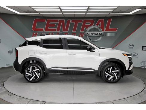 New 2026 Nissan Kicks SV w/ SV Premium Package image 5