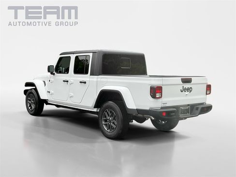 New 2025 Jeep Gladiator Sport image 5