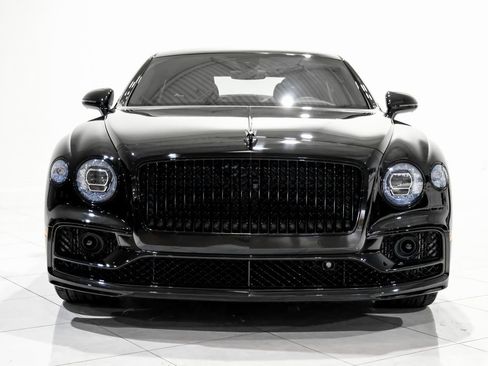 Used 2024 Bentley Flying Spur V8 image 2