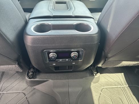 Used 2022 Chevrolet Suburban LT AWD/4WD image 18