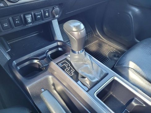 Used 2022 Toyota Tacoma TRD Sport w/ TRD Premium Sport Package image 16