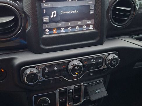 Used 2022 Jeep Gladiator Sport AWD/4WD image 12