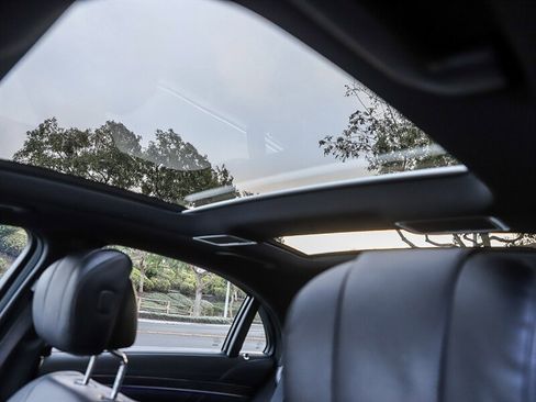 Used 2017 Mercedes-Benz S 550 Sedan image 28