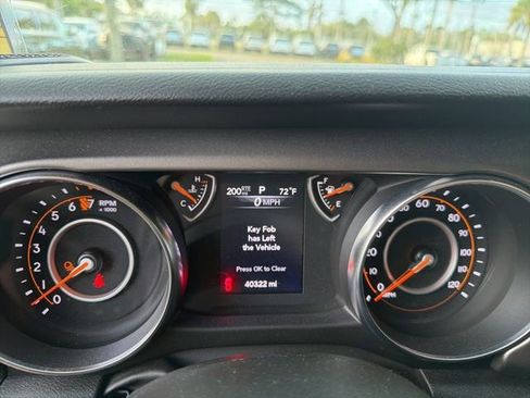 Used 2023 Jeep Gladiator Sport image 7