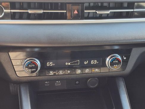 Used 2024 Mitsubishi Outlander SE Black Edition image 21