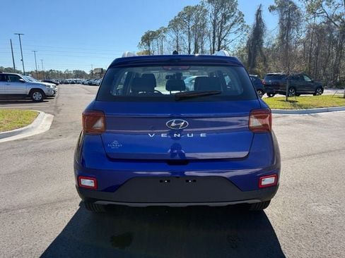 Used 2025 Hyundai Venue Limited FWD image 8