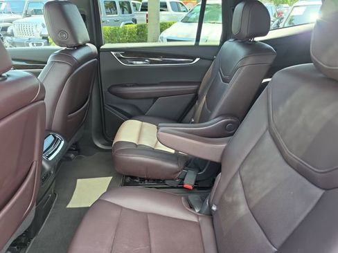 Used 2021 Cadillac XT6 Premium Luxury FWD image 12